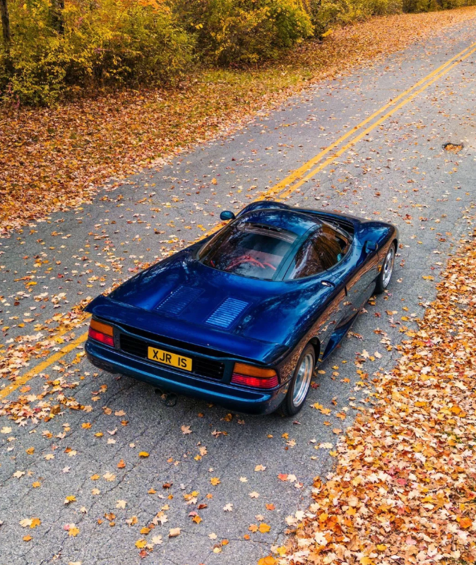 anna_343536's tweet photo. Jaguar XJR-15
#performancecar #carphotography #nostalgicoldcar #supercar #Jaguars https://t.co/qpUmKydsC2