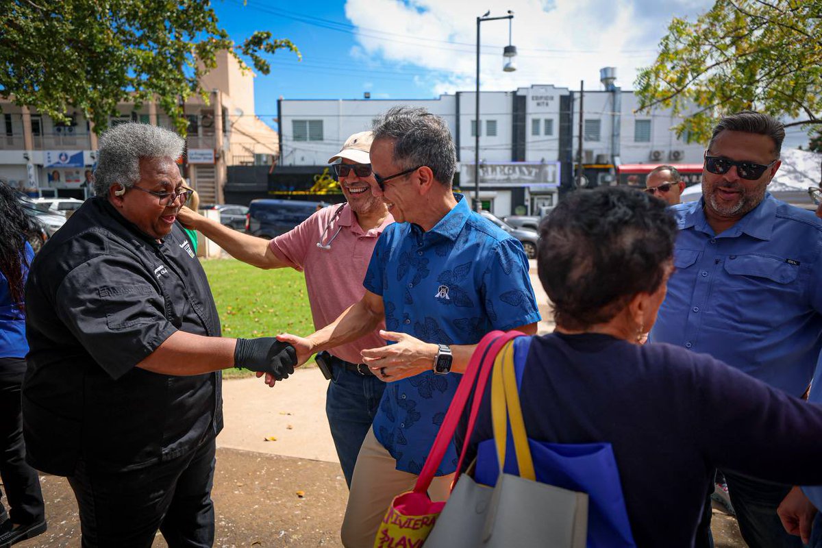 Hoy regresé a la Placita Barceló en Barrio Obrero junto al secretario de Salud, Dr. Víctor Ramos y el cónsul César Cedeño para compartir con nuestra comunidad en la Feria Multifacética de Salud, un evento anual organizado en colaboración con el Municipio de San Juan, el