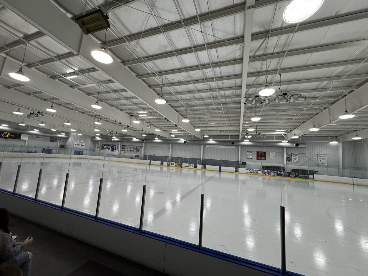 FamouslyGarnet's tweet photo. Let’s have a night! @CockHockey #ToHellWithUGA https://t.co/6Vp12vsQN4