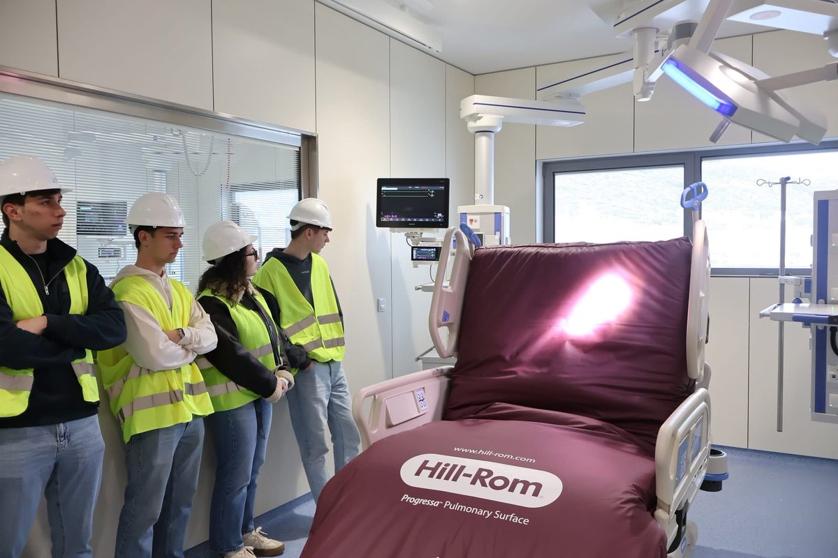 Hospital Universitario de Cuenca (@hospitalunivcu) on Twitter photo 🦾 Los alumnos de Biomédica de la <a href="/uclm_es/">Universidad de Castilla-La Mancha</a> conocen el aparataje y la alta tecnología del Nuevo Hospital de Cuenca.
🥼 Han visitado también el área de #Docencia y el aula que les a sido asignada. 🦾 Los alumnos de Biomédica de la <a href="/uclm_es/">Universidad de Castilla-La Mancha</a> conocen el aparataje y la alta tecnología del Nuevo Hospital de Cuenca.
🥼 Han visitado también el área de #Docencia y el aula que les a sido asignada.
