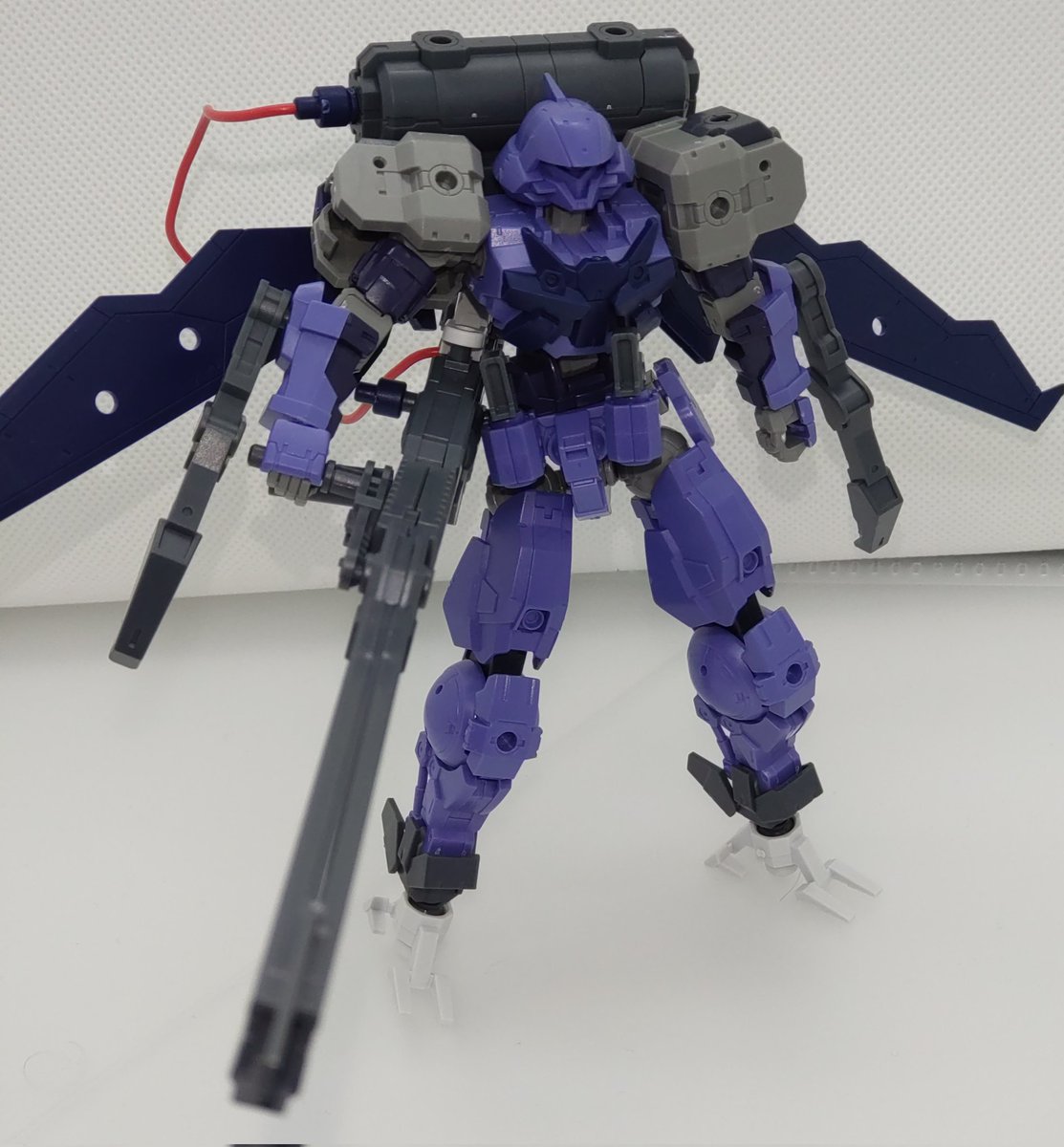 LECROSSBONES's tweet image. #30MM夜間都市戦
#30MMバイロン軍
ワイアーム
空戦機の高機動と超長距砲撃機体の高火力の両立を目指して開発された
長大なロングレンジバスターキャノンを持ち、主に高高度からの打ち下ろし攻撃を行う