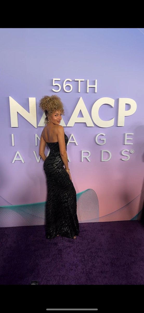christieverett's tweet photo. So proud of my girl, @AshleyCMEverett at the 56th @NAACP Image Awards!!! #ashleyeverett #NAACPImageAwards #Trophymodel #Trophypresenter #2025 #BET #CBS ๐ซ๐ฏ๐ฅฐ๐๐ค https://t.co/pKYgXxbNti