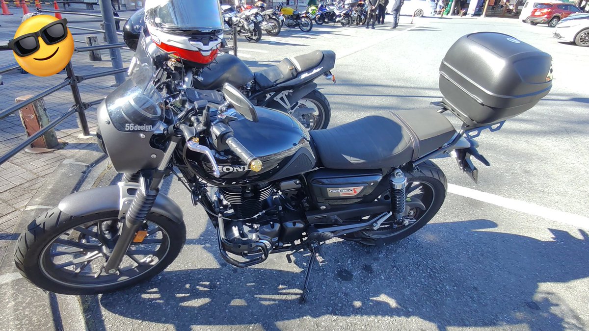 DropouttvB60304's tweet photo. バイク乗りたくなるよね〜
こんな空だから...

初めてULOOK（シルバーミラー）を使用。使ってなかった純正クリアにちょうど良かったので購入...

変な映り込みや反射もなくて良い感じのスモークです。ミラー感弱め。

ただね、最初っから緩くて隙間だらけなんだけど、それどうなん😮‍💨

#GB350S https://t.co/ml5S9q3cVz