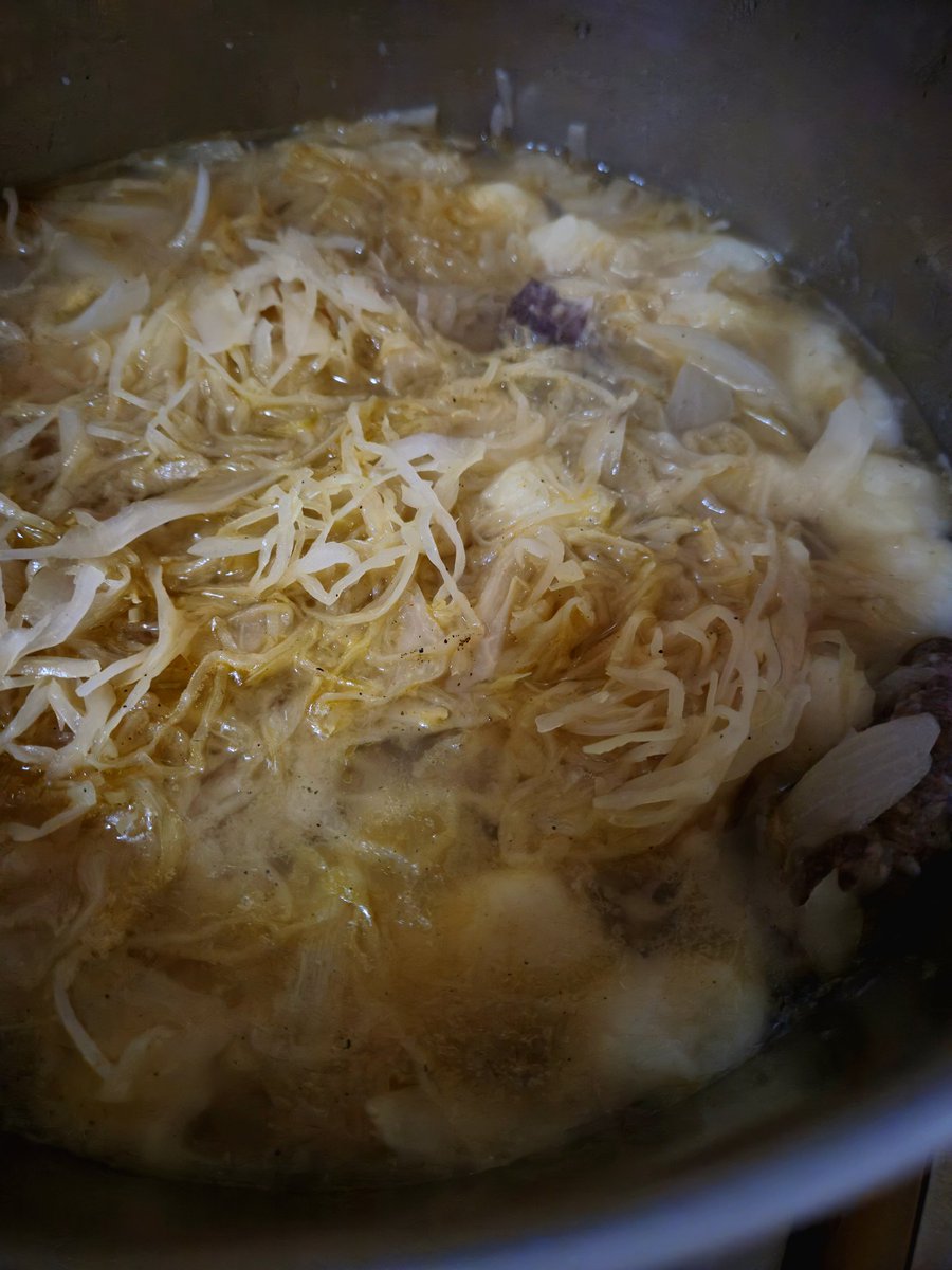 monika_cro's tweet photo. Grincag supica &amp; glavno jelo uz čaj 🍵🥘

#MonikaiKristijan #mojčovjek #ljubav #Dugave #NoviZagreb #RepublikaHrvatska #nedjelja #MobilnaaplikacijaZagreb https://t.co/ARlB8HDUVb