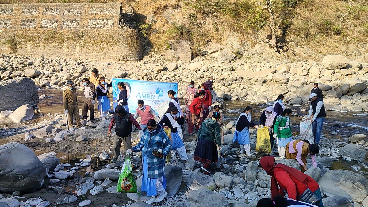 ankit_kunwarr's tweet image. प्रॉजेक्ट अमृत के तहत ब्रांच कोटद्वार सेवा करते हुए।

#swachhjalswachhmann
#projectamrit
#servicewithhumility
#santnirankaricharitablefoundation
#santnirankarimission
#kotdwara 
#projectamrit
#waterconservation
#saveenvironme

@sncfoundation 
@santnirankari