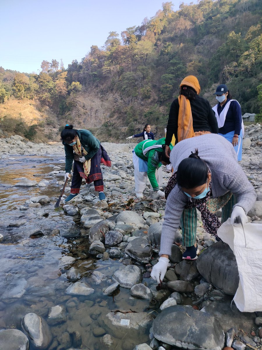 ankit_kunwarr's tweet image. प्रॉजेक्ट अमृत के तहत ब्रांच कोटद्वार सेवा करते हुए।

#swachhjalswachhmann
#projectamrit
#servicewithhumility
#santnirankaricharitablefoundation
#santnirankarimission
#kotdwara 
#projectamrit
#waterconservation
#saveenvironme

@sncfoundation 
@santnirankari