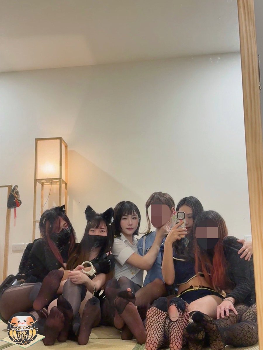 💕監獄風雲入獄典禮心得紀錄
114.2.22

開頭⋯⋯囚犯們被漂亮獄警們要求爆出自己為何被逮捕⋯
其中不少囚犯是暴露狂、原味大盜🧦

獄警們怎麼可能這麼輕易放過這些囚犯！
就把他們抓起來拷問了囉😋

有sp房 、踩踏房 、Tk房 
如果懲罰受不了的還會被關進小黑屋⋯⋯

最後大家在一起吃美味的監獄餐🍗