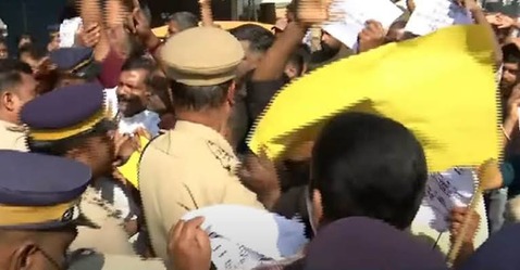 hilary_sajith's tweet image. വയനാട് ഉരുൾപൊട്ടൽ ദുരന്ത ബാധിതരുടെ കുടിൽക്കെട്ടി സമരം തടഞ്ഞ് പൊലീസ്; ദുരന്തഭൂമിയില്‍ പ്രതിഷേധം, സംഘര്‍ഷം 
keralatimeslive.news/2025/02/23/pol…

#wayanadlanslide