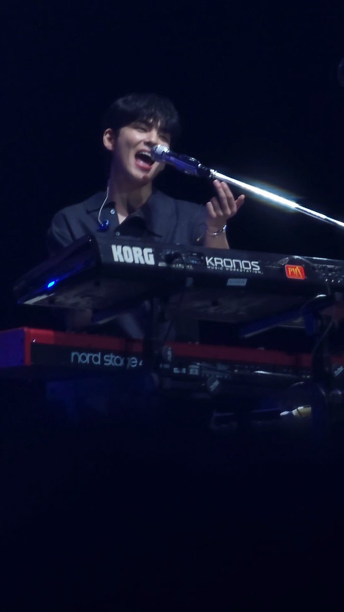 cho_changTM's tweet photo. Wonpil said, "Let me give you all my love" and we just 🫠🫠🫠

#SheSmiled
#Wonpil #Day6
#Day6inManila
#DAY6_3RD_WORLDTOUR_MNL
#DAY6_3RD_WORLDTOUR_Manila https://t.co/dNpS1YeUWs