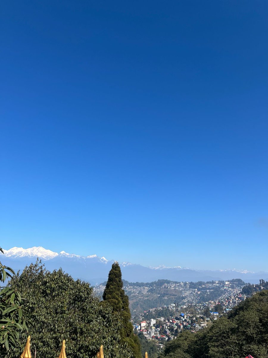 heyadixyz's tweet photo. read web3gurung ser's twt once where he mentioned "true web3 adoption can only happen outside twitter..."

I feel it now. 

So, gonna post more web3 stuff while I learn/explore myself on Linkedin.

also gonna focus on growing @Web3gorkha along the way 🫡

pic for impressions lol https://t.co/caNVNdx4Zz
