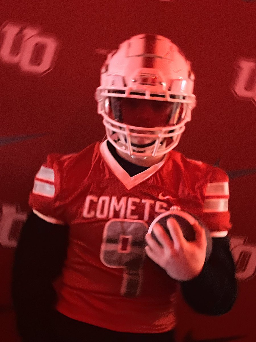 Blessed to receive my 6th offer from the <a href="/UOlivetfootball/">The University of Olivet Football</a> <a href="/CoachIeuter/">Erik Ieuter</a>