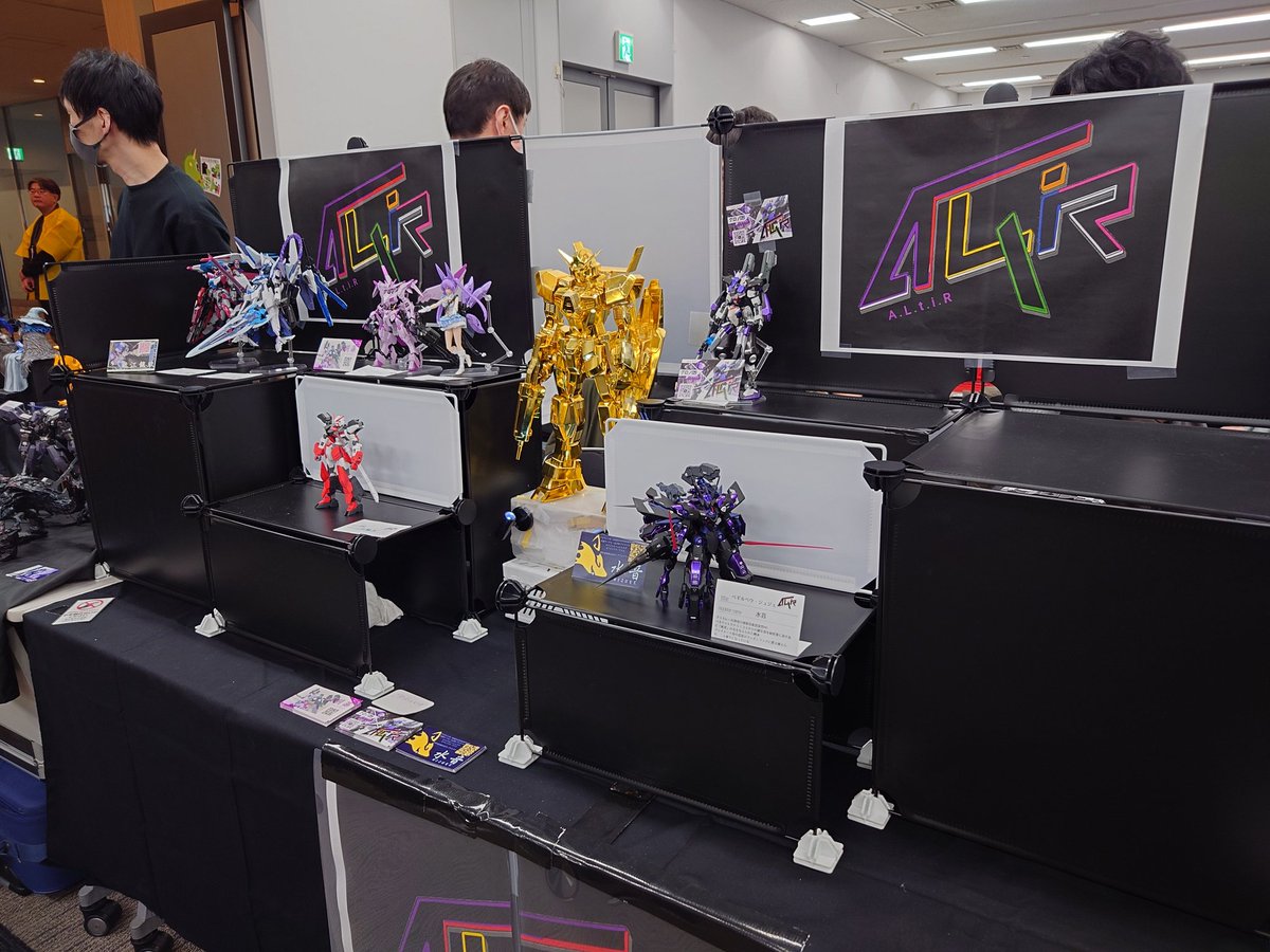 KuronoF0009's tweet photo. 一旦設営完了！！
サークルAltiR〈アルタイル〉
虹展、[H19-21]にて、展示してます！

皆さん、是非！！
#虹展
#AltiR https://t.co/7zmbzFBhfG
