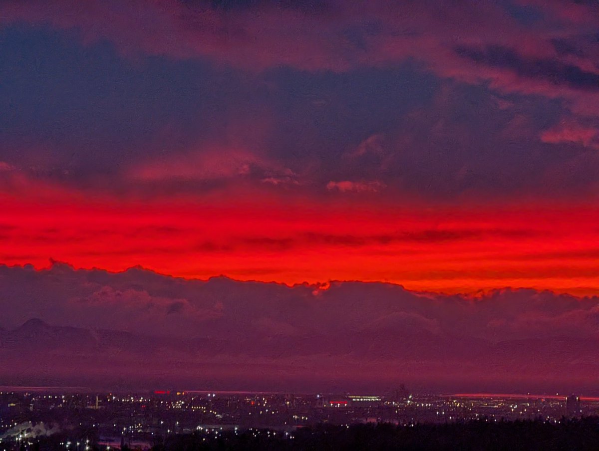continent7world's tweet photo. Sunset now. https://t.co/tlbAsoI9Ew
