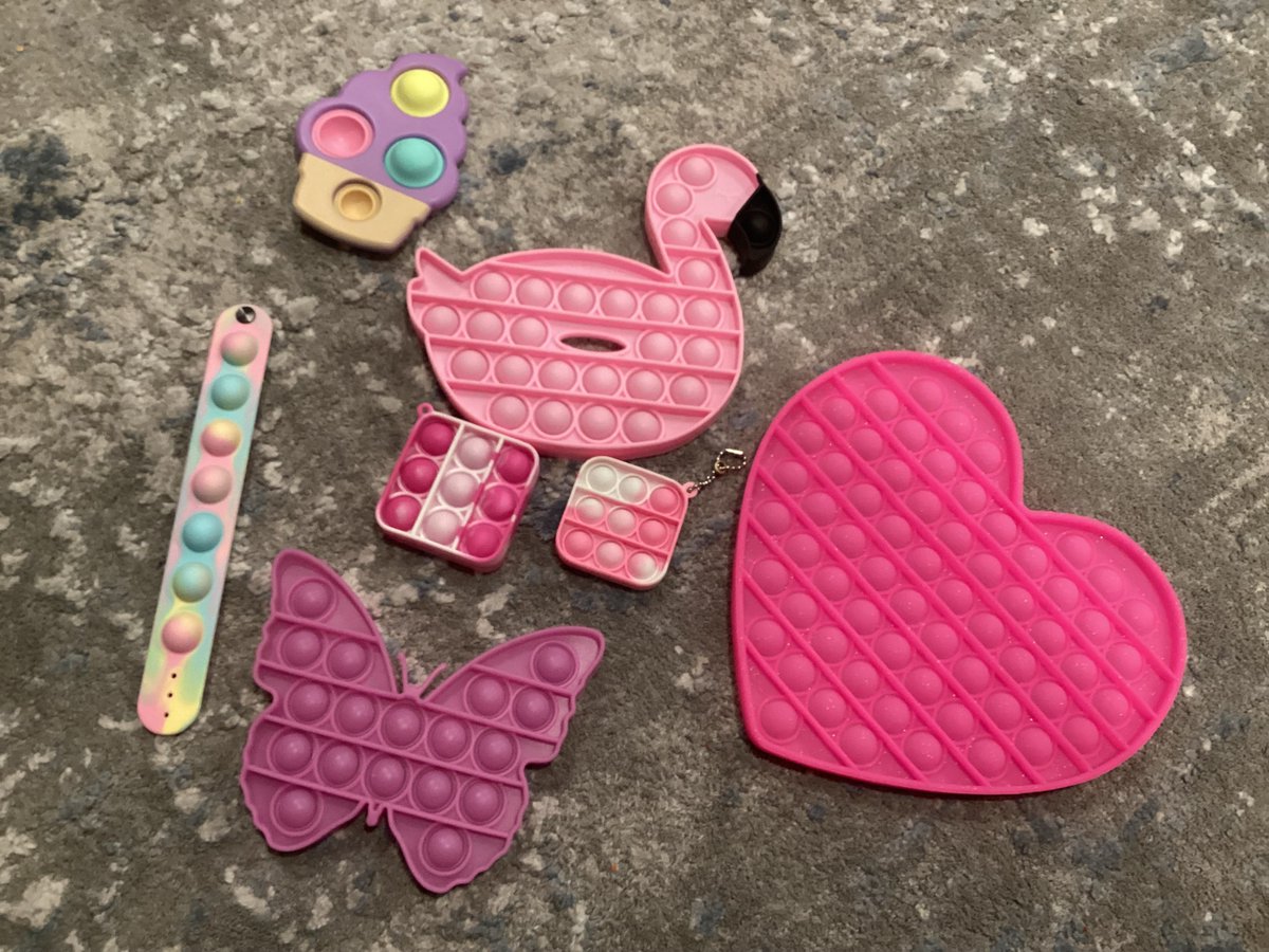 QualityQuanity2's tweet image. 12$ pink pop-it pack with pop-it keychain hope you have a great day! ❤️