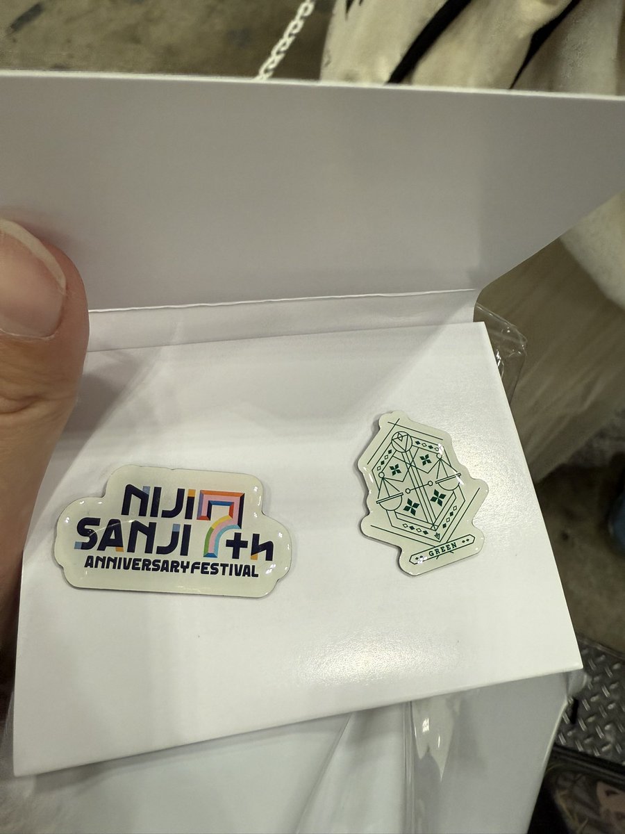 〈交換〉にじさんじ にじフェス ピンバッジ ピンバッチ

譲）グリーン

求）インディゴ

本日会場手渡し可能な方優先でお気軽にお声掛けください🙇‍♀️