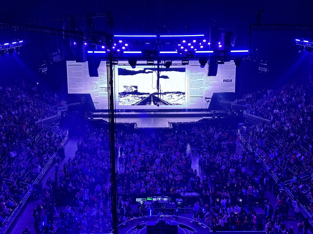 avclubstream's tweet photo. JUSTIN TIMBERLAKE AT THE FISERV FORUM BABYYYYYY
@jtimberlake #ForgetTomorrowTour https://t.co/tGT3jXVAph