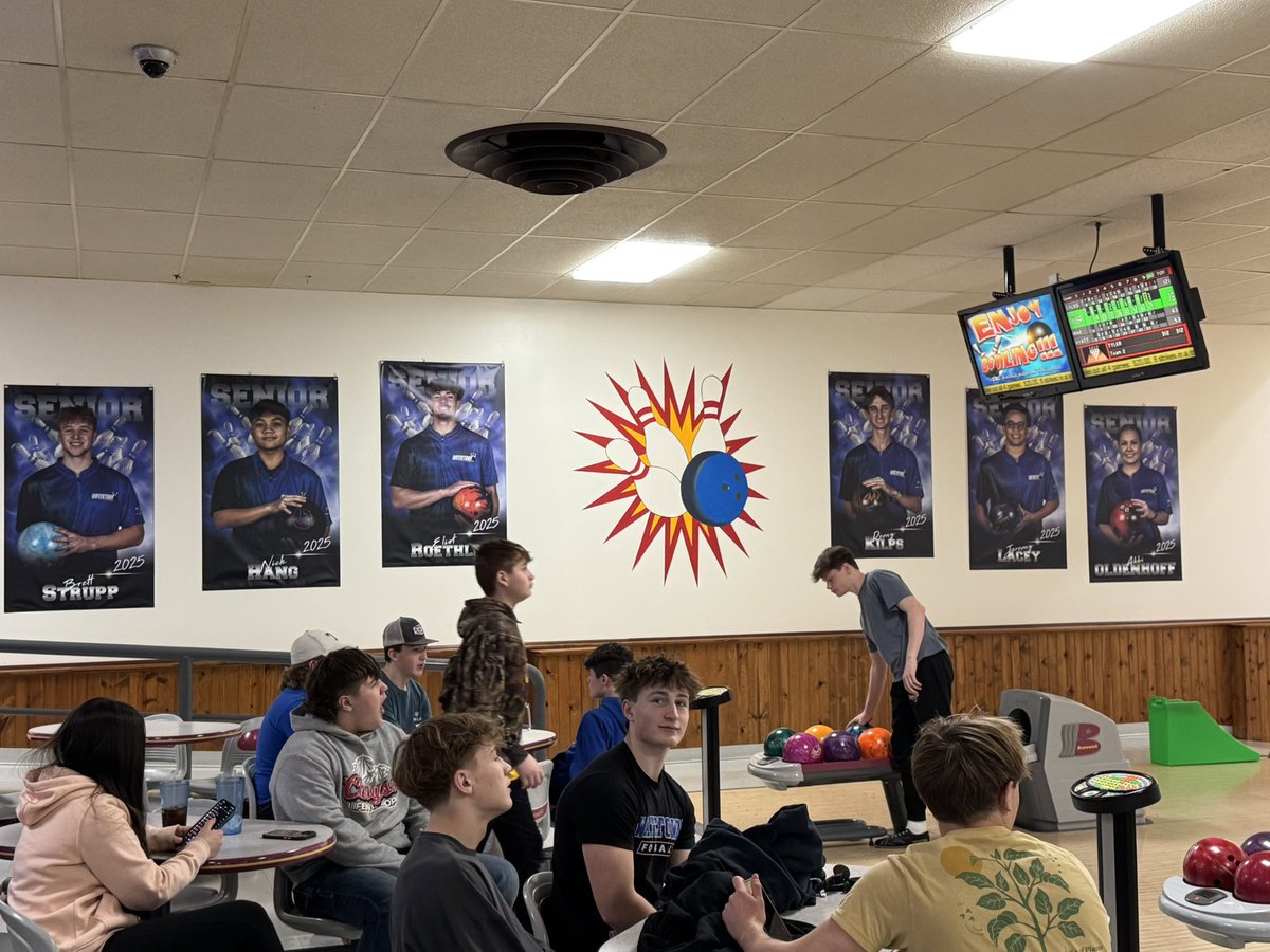 Third senior picture from the left. We should’ve known that Eliot Roethle was talented enough to throw strikes in two sports!