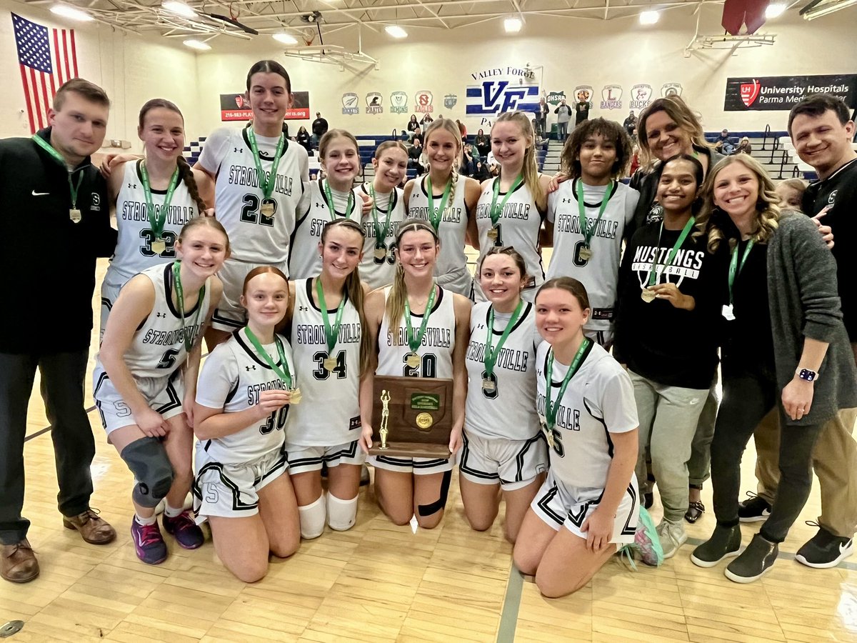 District Champs!💚🏀🏆 

#weoverme  <a href="/scsmustangs/">Mustang Athletics</a>