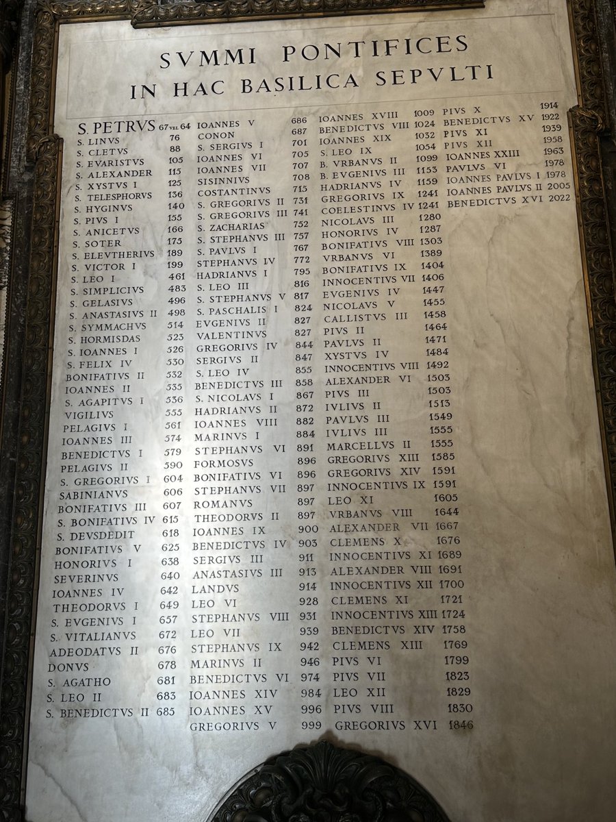 a_fertitta's tweet photo. Hace un tiempo tuve la posibilidad de estar en el Vaticano y ver cosas como esta me hicieron poner en perspectiva la figura de Francisco. Forma parte de la historia de la humanidad y de sus líderes. https://t.co/VTMOvjtS0T