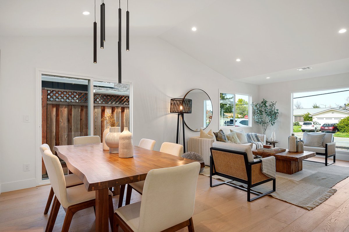 HuntingRealEst8's tweet photo. Anecdotal market temperature tweet…
- San Jose single family home completely remodeled with very nice finishes
- Listed at $2m / 3 beds / 2 baths / 1,213sqft
- 100 groups at today’s open, couldn’t finish until 45 min after the end time because people kept arriving https://t.co/WTlbggO39X