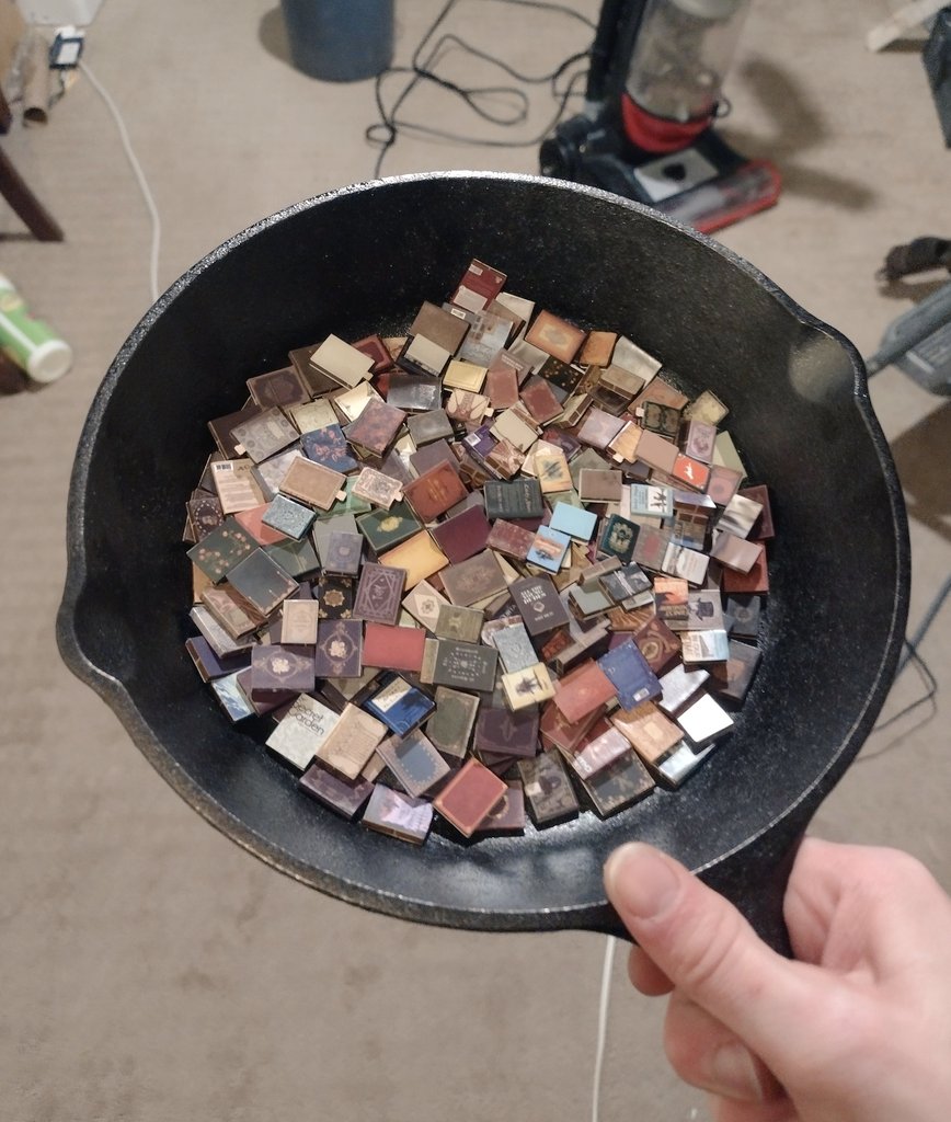 Puckmeat's tweet image. Spent ~3 hours making 278 tiny books