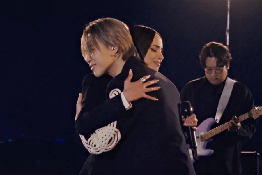 Jeff Benjamin (@jeff__benjamin) on Twitter photo Wait this is so cute 🥺
"He has a beautiful heart and they want to make sure that everyone that collaborates with him feels like they match him in that sense and I was so honored when they told me that" -<a href="/SofiaCarson/">Sofia Carson</a> on "Slow Dance" with <a href="/BTS_twt/">방탄소년단</a> Jimin
hellomagazine.com/film/815947/so… Wait this is so cute 🥺
"He has a beautiful heart and they want to make sure that everyone that collaborates with him feels like they match him in that sense and I was so honored when they told me that" -<a href="/SofiaCarson/">Sofia Carson</a> on "Slow Dance" with <a href="/BTS_twt/">방탄소년단</a> Jimin
hellomagazine.com/film/815947/so…