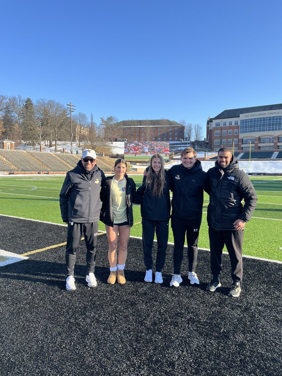 Samantha Compton tweet media