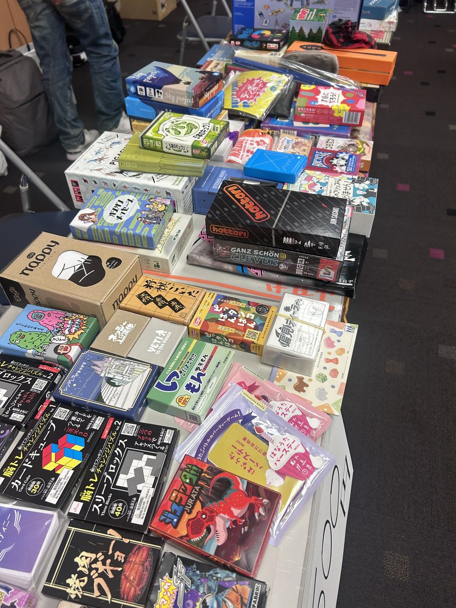 u_boadgame's tweet image. 本日（2/23）開催中！

入場前の行列は100名超。飛ぶように商品が売れております。

2025年2月23日（日）
「中古ボードゲーム蚤の市　第2回」
TOC展示会場（五反田TOC） 135号室
入場料 800円（当日券のみ・前売りチケットなし・再入場可能） 
small-light.com/boadgames/