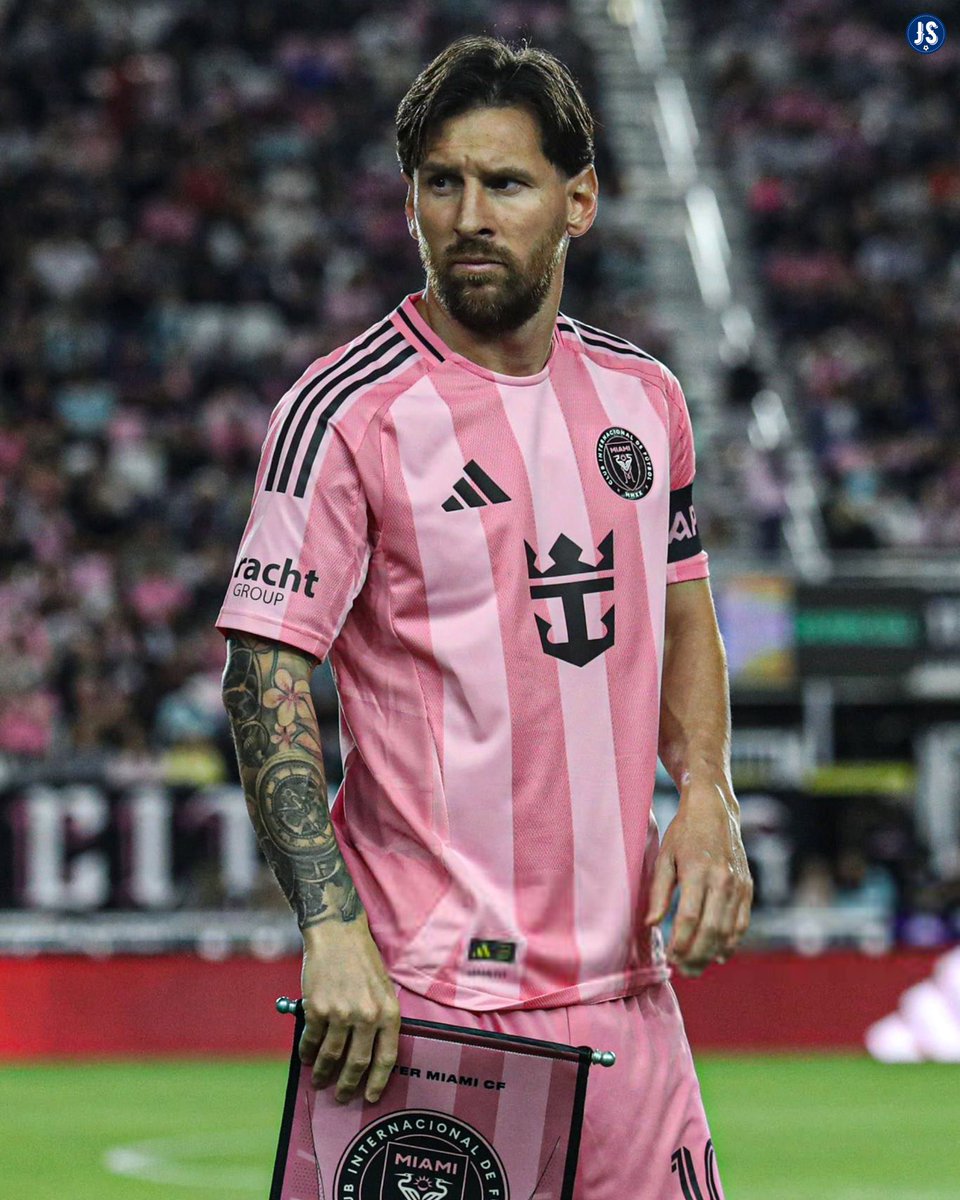 juegosimple__'s tweet photo. 🇦🇷😮‍💨 Si señores, Lionel encontró su look. https://t.co/US5qBIQY8L