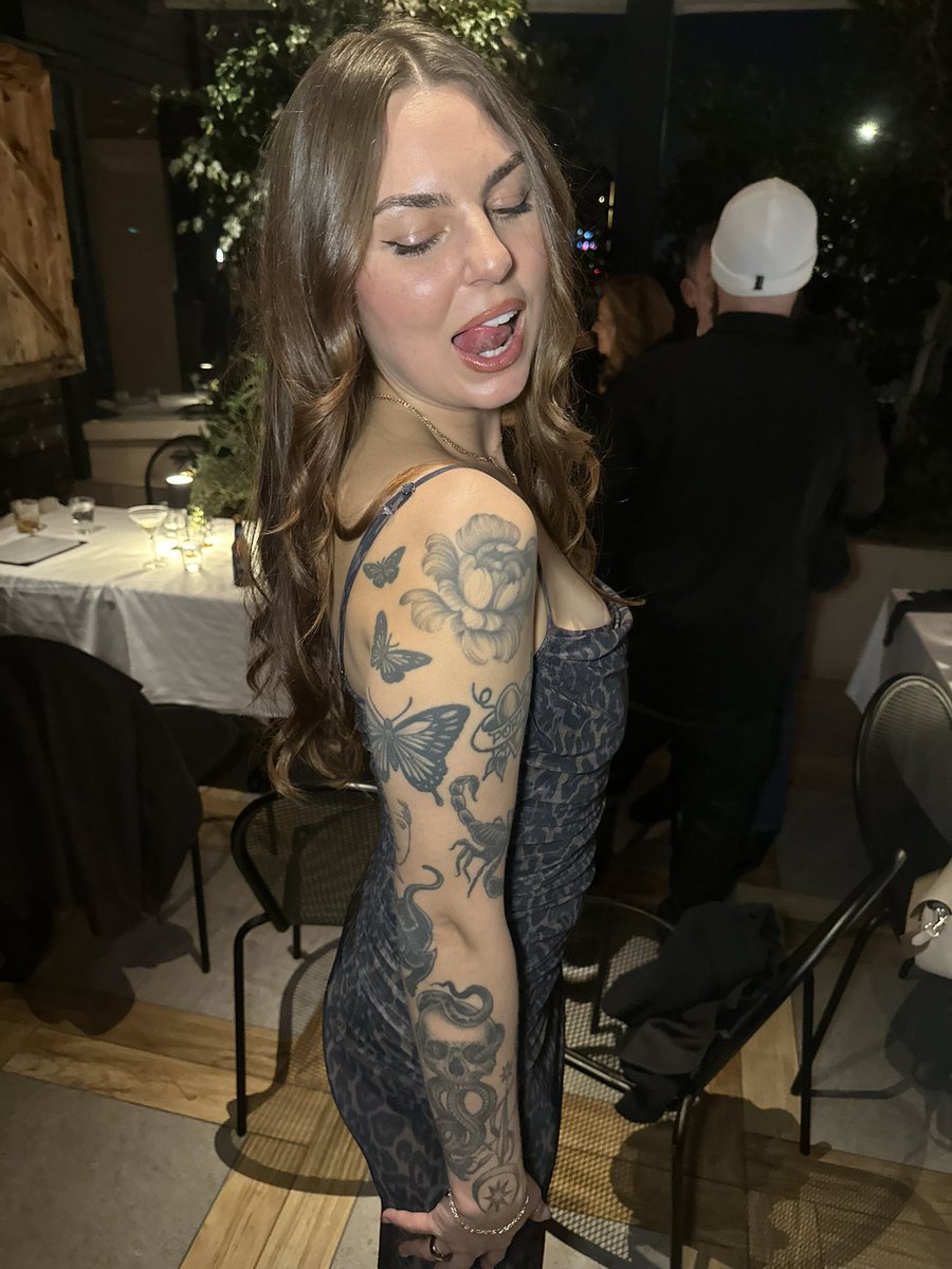 CheyenneRankin_'s tweet photo. chat tell me im skinny https://t.co/jJEtF0mm4a