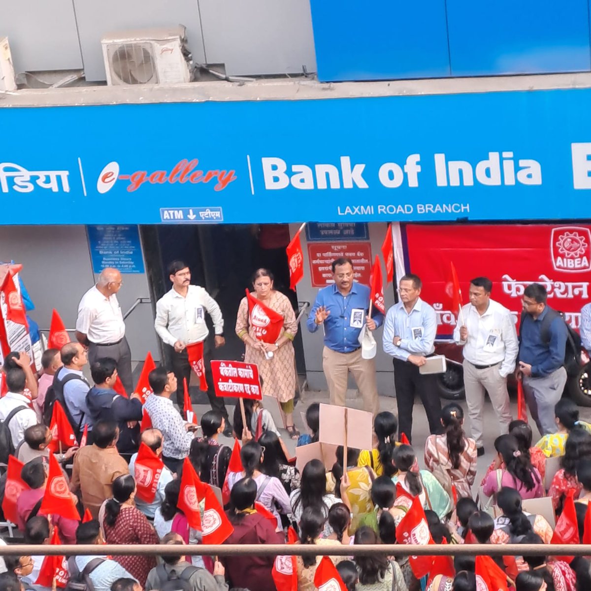 NileshVarpe7's tweet photo. @Msbef1 @prasadkirpekar3 Adequate recruitment &amp; regularization of temporary staff

✅ A 5-day work week for bankers

✅ Safety &amp; dignity at workplaces

✅ Opposing outsourcing

✅opposing micromanagement &amp; unfair labour  practice by DFS and other justified demands. https://t.co/3gX0XavR50