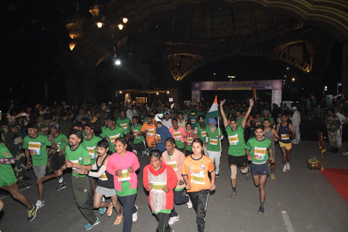 NamankumarNd's tweet photo. Runners from all walks of life joined hands to celebrate fitness and unity in the Bordermen Marathon-2025.

#BSFMarathon #FitIndia #AttariAwaits #AmritsarMarathon #HandInHandWithBorderPopulation https://t.co/z3dq6AyOXB