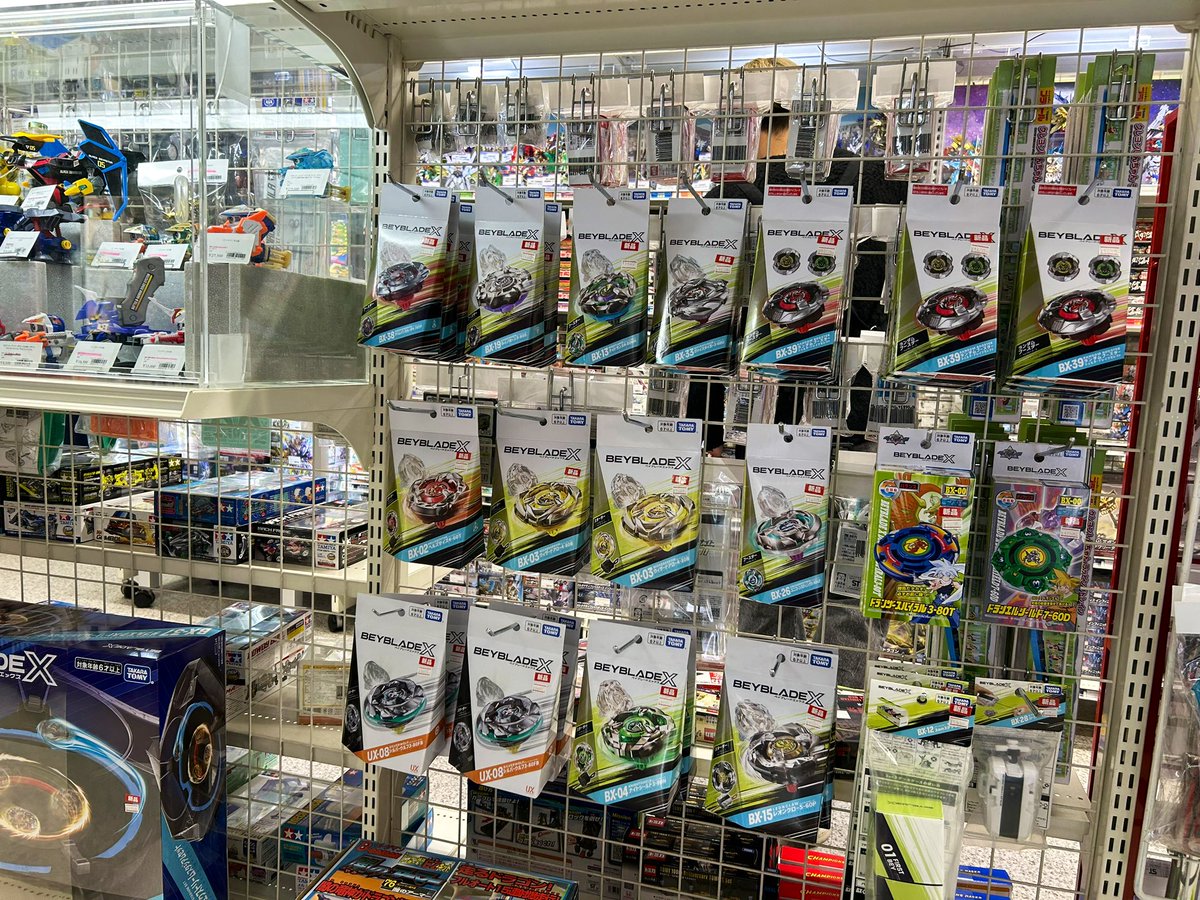 ジャングルメカストアではベイブレードの新品・中古共に種類豊富に ジャングルメカストアではベイブレードの新品・中古共に種類豊富に