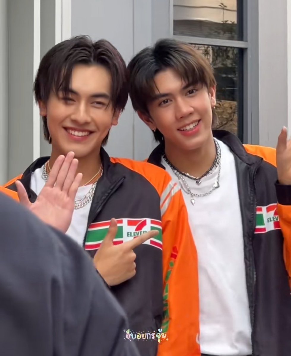 หัวจุ่มกันด้วย เหมือนตุ๊กตาหมีทั้งคู่เลย😭