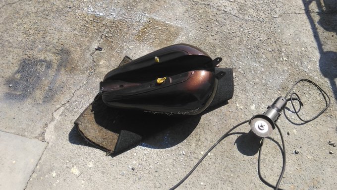 ハーレーのガソリンタンク加工する 