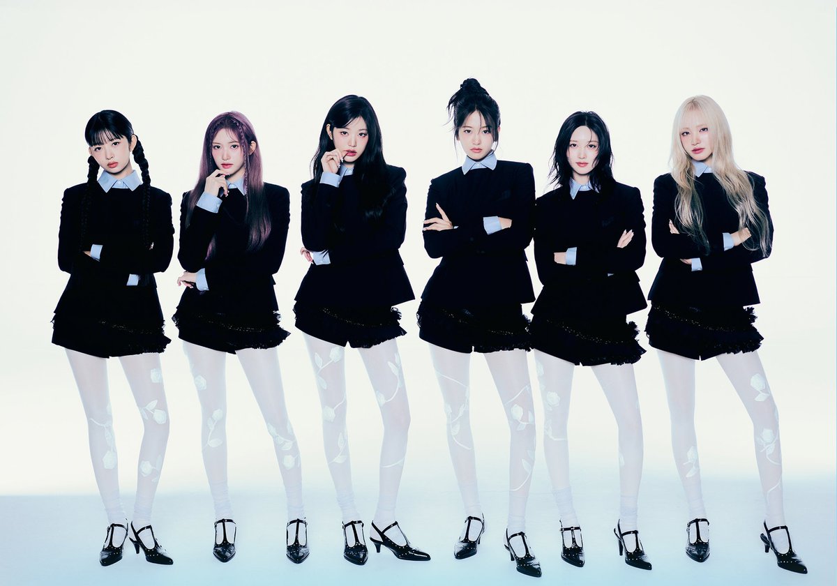 chartsive's tweet photo. .@IVEstarship is now the only kpop girl group in HISTORY to have 2 songs surpassed 200 paks!

I AM 359
REBEL HEART 203* 
*still counting 

#IVE #아이브 https://t.co/ewaqwP63Nu