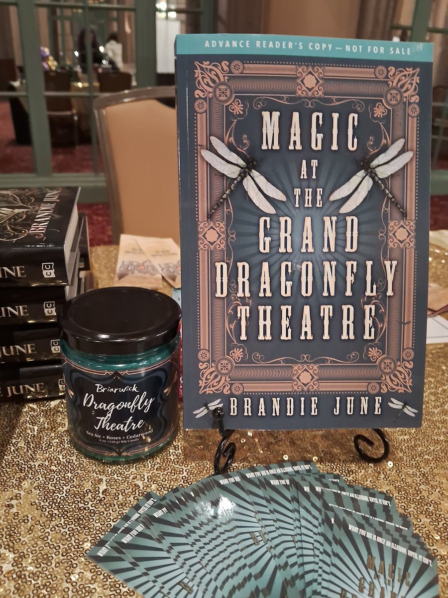 Absolutely floored that Briarwick Candles surprised me with an early sample candle for MAGIC AT THE GRAND DRAGONFLY THEATRE at Romantasy BookCon LA. And, of course, they nailed it! Stay tuned for when it will be available! #romantasybookconla #books #bibliophile