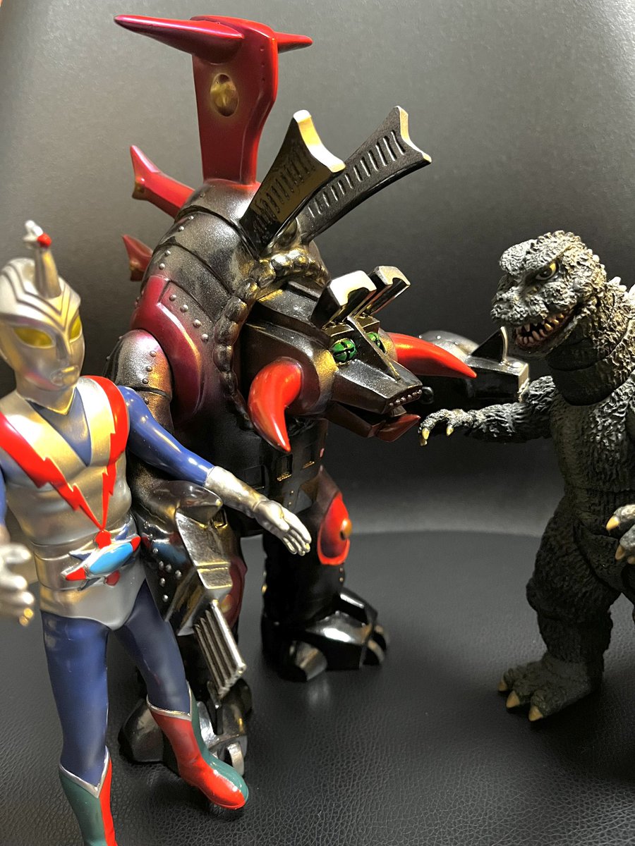 当時乱立する特撮ヒーロー番組に対し、新顔だった #流星人間ゾーン