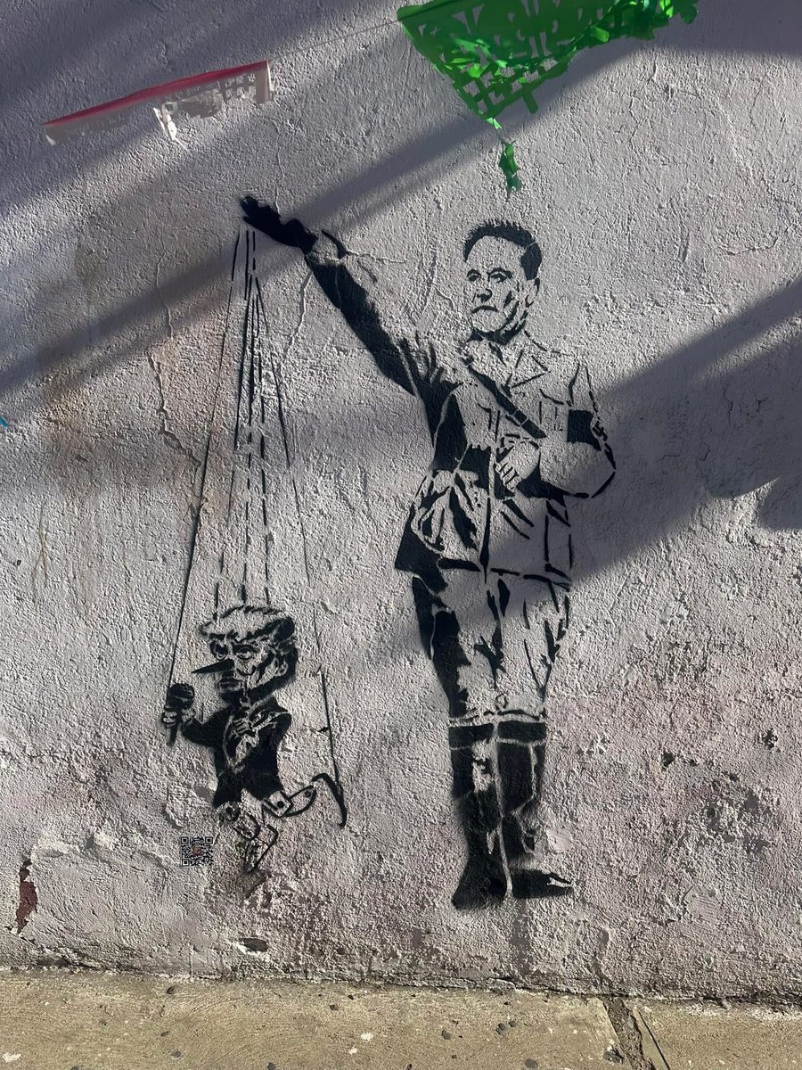 Today’s wall art in Oaxaca, Mexico!
The world gets it!

#America is a #joke