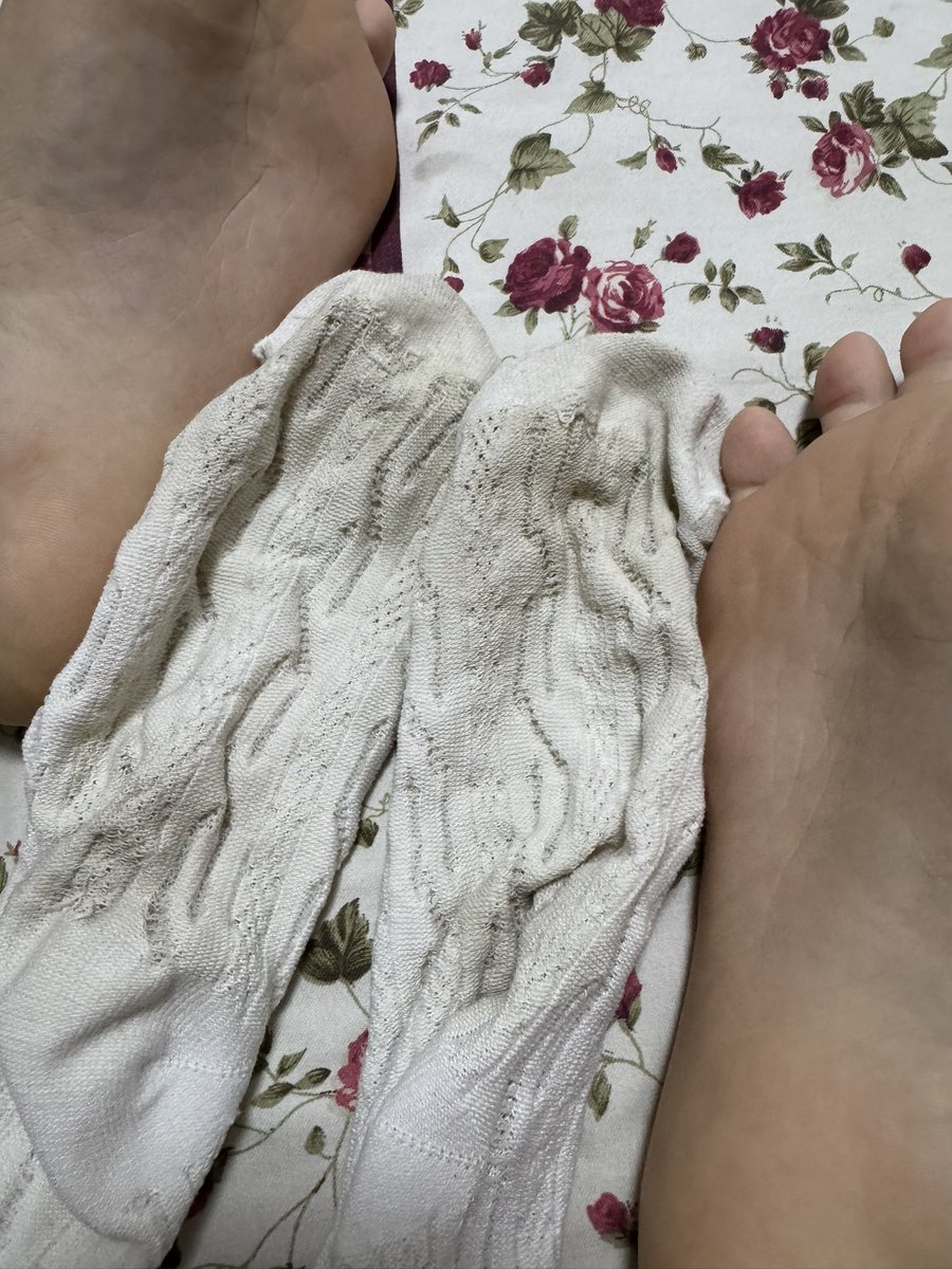 福利姬云朵小羊的原味屋分享的黄推图片4 - 网红私拍内容