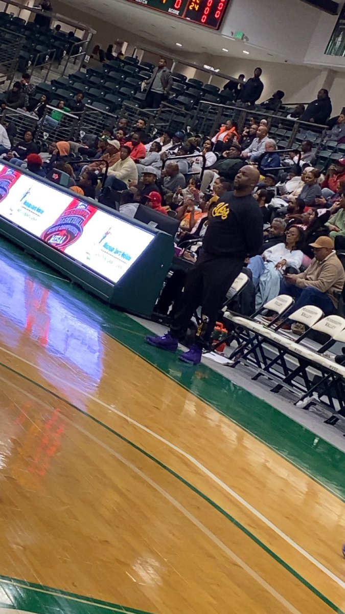 Good Season <a href="/CoachMorris215/">Phillip Morris</a>  💜💛🦅 #falconpr1de