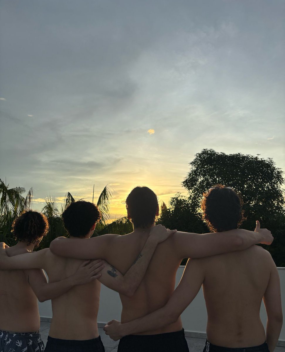 midnightssunset's tweet photo. hoje foi foda https://t.co/p7rTbEQcsU