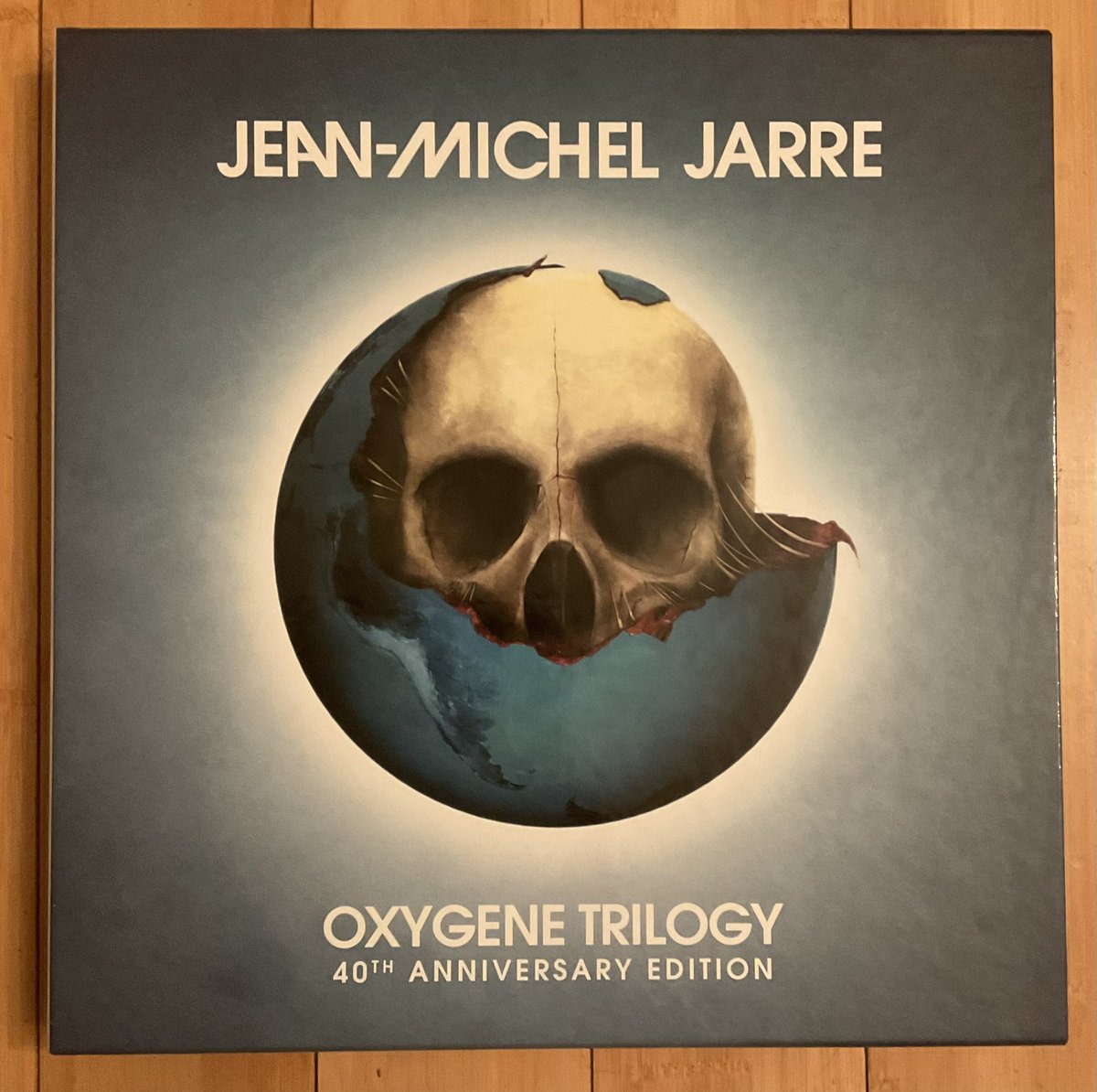 INeedOxygene's tweet photo. @jeanmicheljarre My @jeanmicheljarre collection.
(Part 82)
#BoxSet
#Book
#CompactDiscs
#VinylRecords
“Oxygene Trilogy: 40th Anniversary Edition”
#JeanMichelJarre https://t.co/q1TuMr4RAv