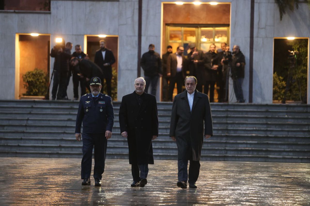 akkaf_ir's tweet image. دکتر #قالیباف و هیأت بلند پایه ایرانی  در مسیر  #بیروت
#انا_على_العهد