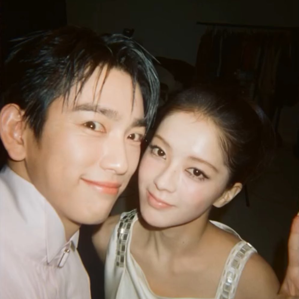 pjyfile's tweet photo. where else can you find a cute pair like jinjeong https://t.co/NTTIdmYXac
