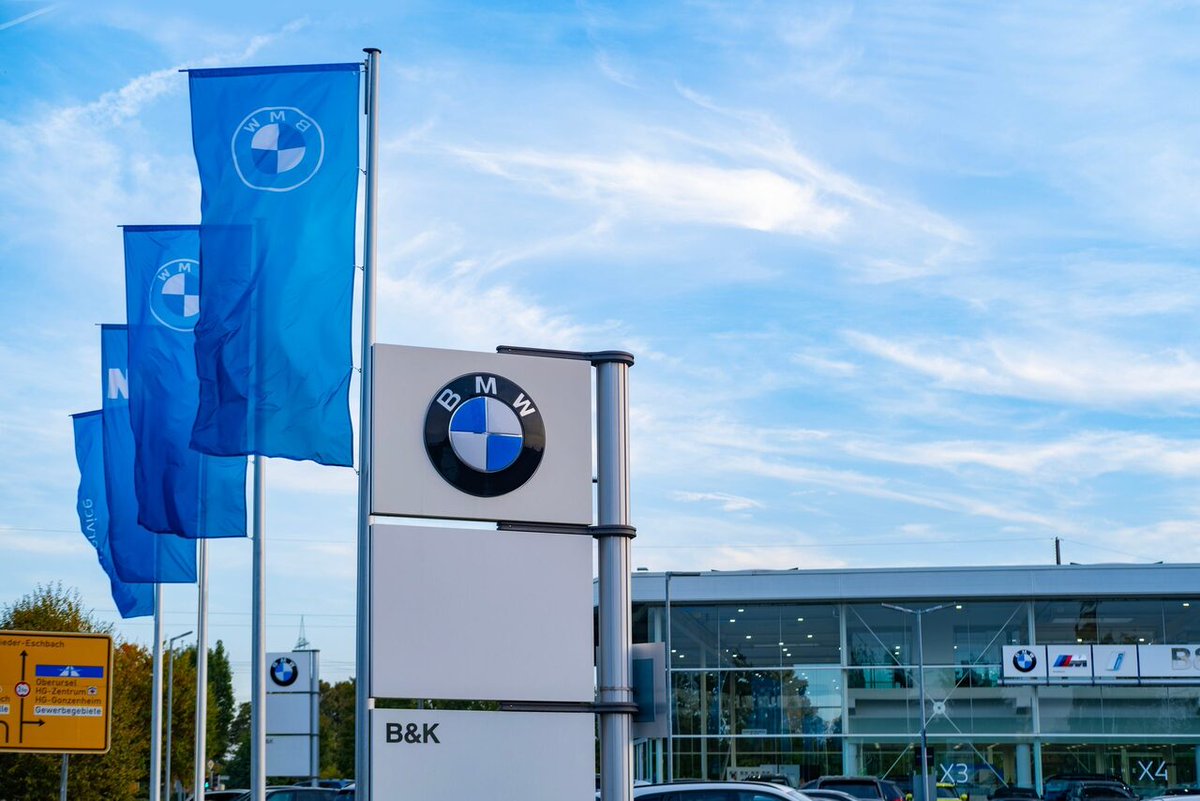 yogiliman's tweet image. 🚗⚡️ Exciting news in the EV world! BMW reviews UK Mini EV production timeline. How do you think this will impact the future of electric vehicles in the UK? 🤔 Dive into the details and share your thoughts! Read more here: ift.tt/kXBuNz0 #BMW #MiniEV #ElectricVehicles …
