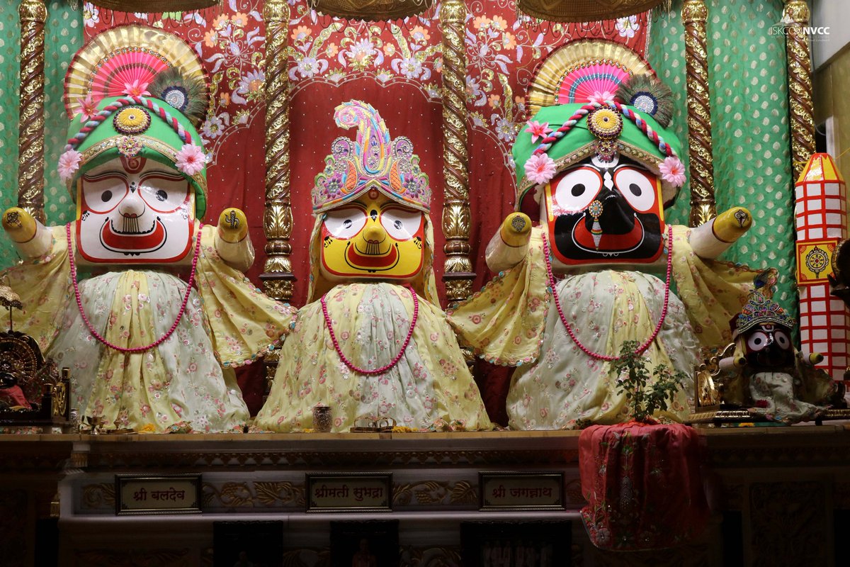 ISKCONPune's tweet photo. 🌷Mangal Arati Darshan🌷🗓23/02/2025🙏🚩@ISKCONNVCCPune🚩
.
.
#ISKCONNVCC #ISKCONPune #ISKCONNVCCPune #ISKCON
#23rdfebruary #23rdfebruary2025 #Friday
#Harinaamsankirtan #Radheshyamdas #Radheradhe
#Sankirtan #Kirtan #Vrindavan #Mayapur #Prabhupada
#GVE #GovardhanEcoVillage #Radha https://t.co/H1dEfxBvYz