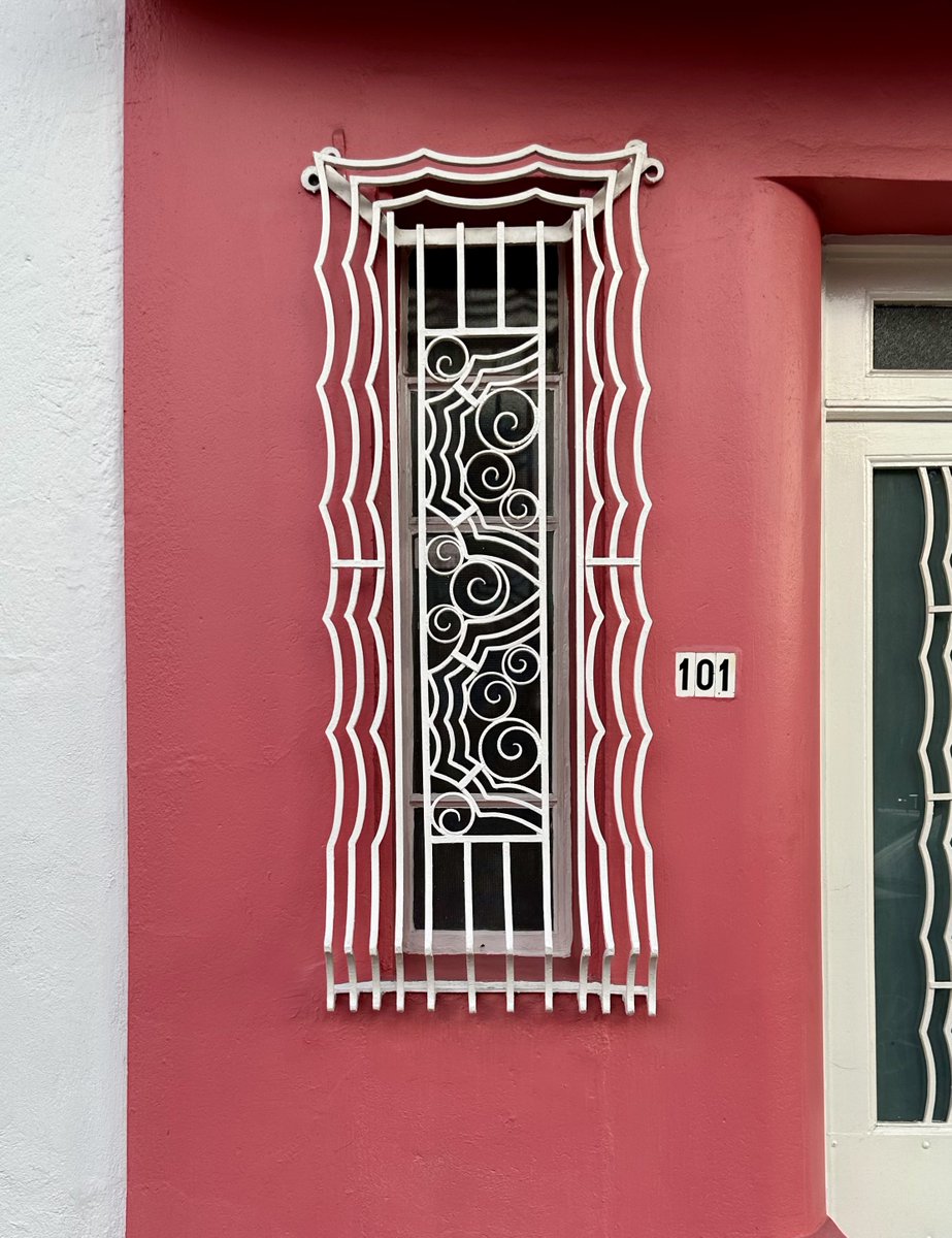 Herrería Art Déco en la colonia Clavería de la Ciudad de México, esta va directo para el libro ✨