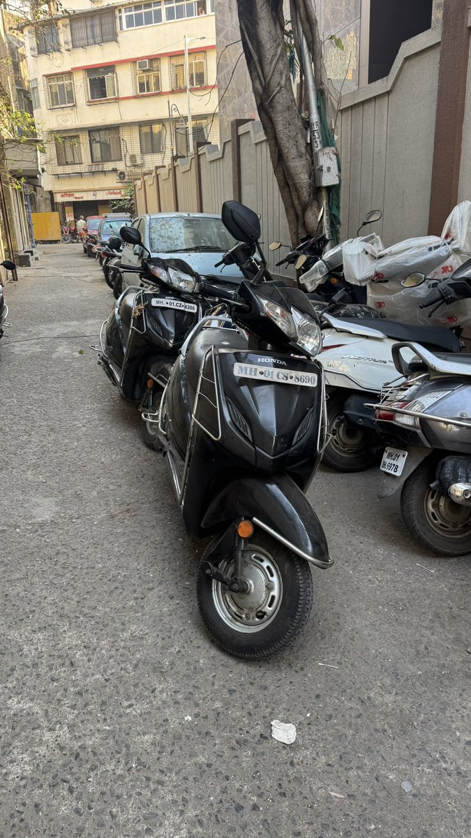 adwait_bjp's tweet photo. @MTPHereToHelp @MumbaiPolice 

To Tardeo Traffic Police More than 10 bikes, park, middle of the road

If any emergency, no Ambulance fire brigade can move Need Immediate Action

Location, :- Opp :SHAMRAO VITHAL BANK  Dr, Kashibai Navrange Marg, Gamdevi, Grant Road (W) Mumbai  7 https://t.co/KxWG2mqq2L