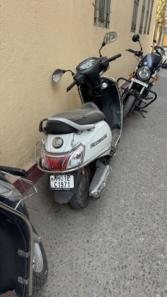 adwait_bjp's tweet photo. @MTPHereToHelp @MumbaiPolice 

To Tardeo Traffic Police More than 10 bikes, park, middle of the road

If any emergency, no Ambulance fire brigade can move Need Immediate Action

Location, :- Opp :SHAMRAO VITHAL BANK  Dr, Kashibai Navrange Marg, Gamdevi, Grant Road (W) Mumbai  7 https://t.co/ggHo9cuwZP